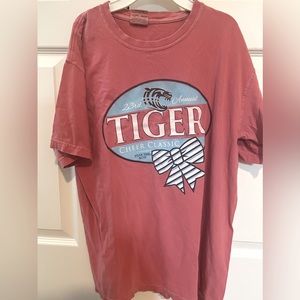 Medium size T-shirt cheer shirt